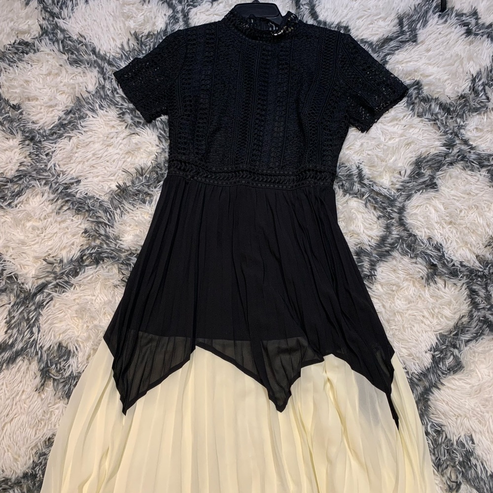 Bohme brand size small lace and chiffon dress. Worn 2 times. Fits like a medium